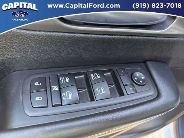 Used 2025 White Chrysler Select image 21