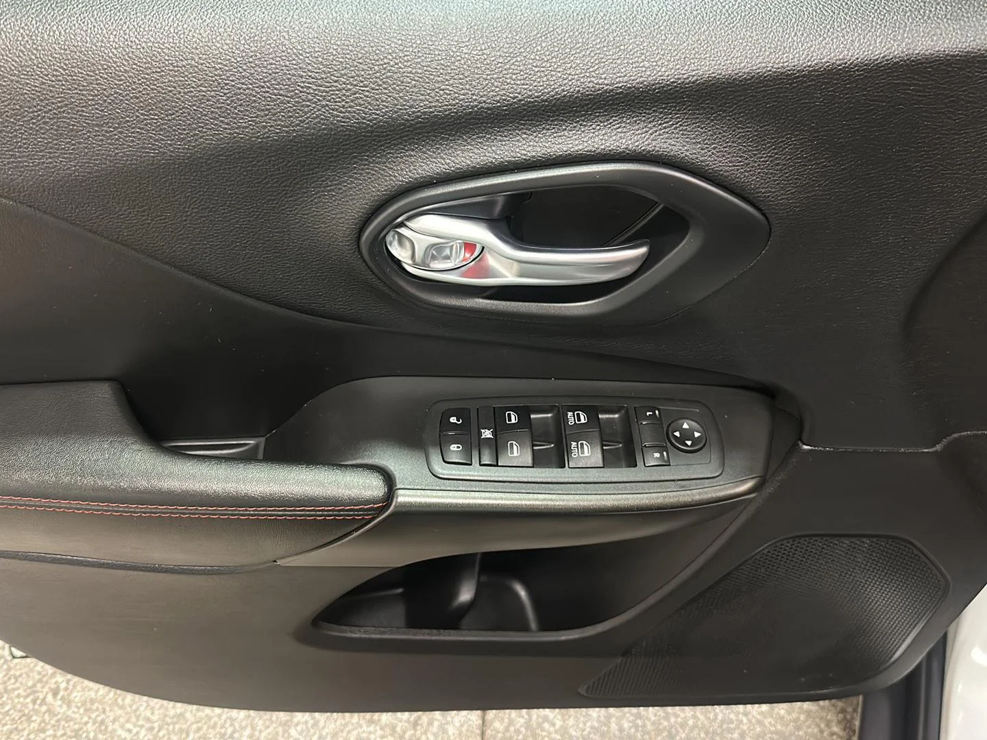 Used 2020 Bright White Clearcoat Jeep Trailhawk image 17