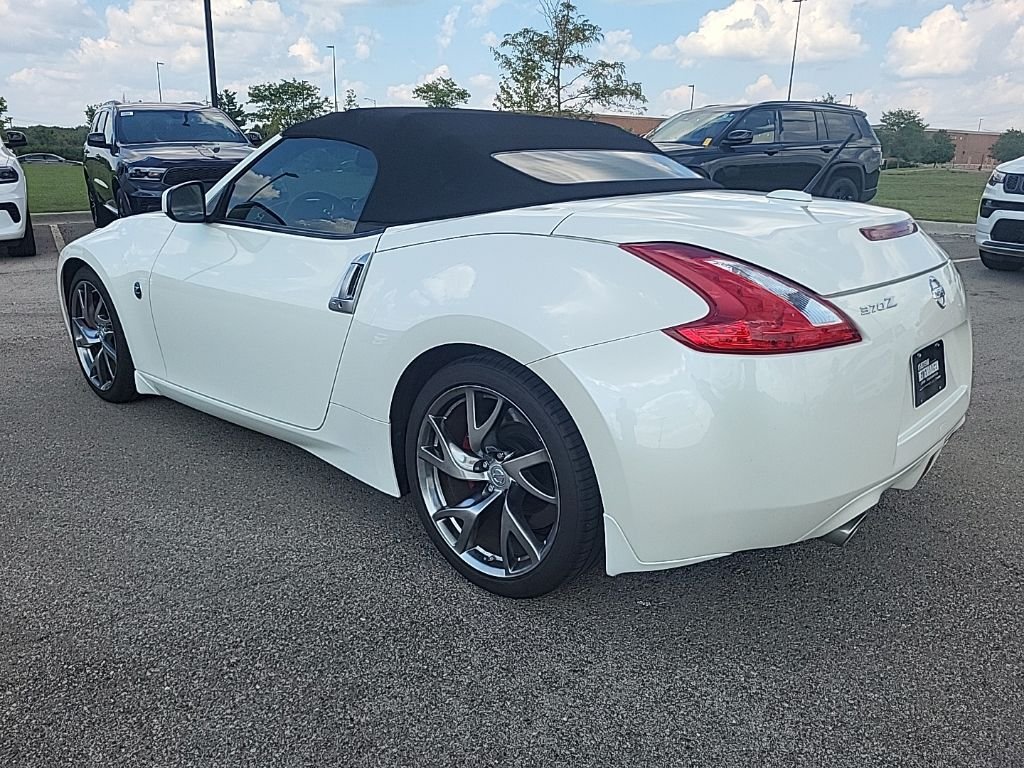 Used 2017 White Nissan Touring Sport image 3