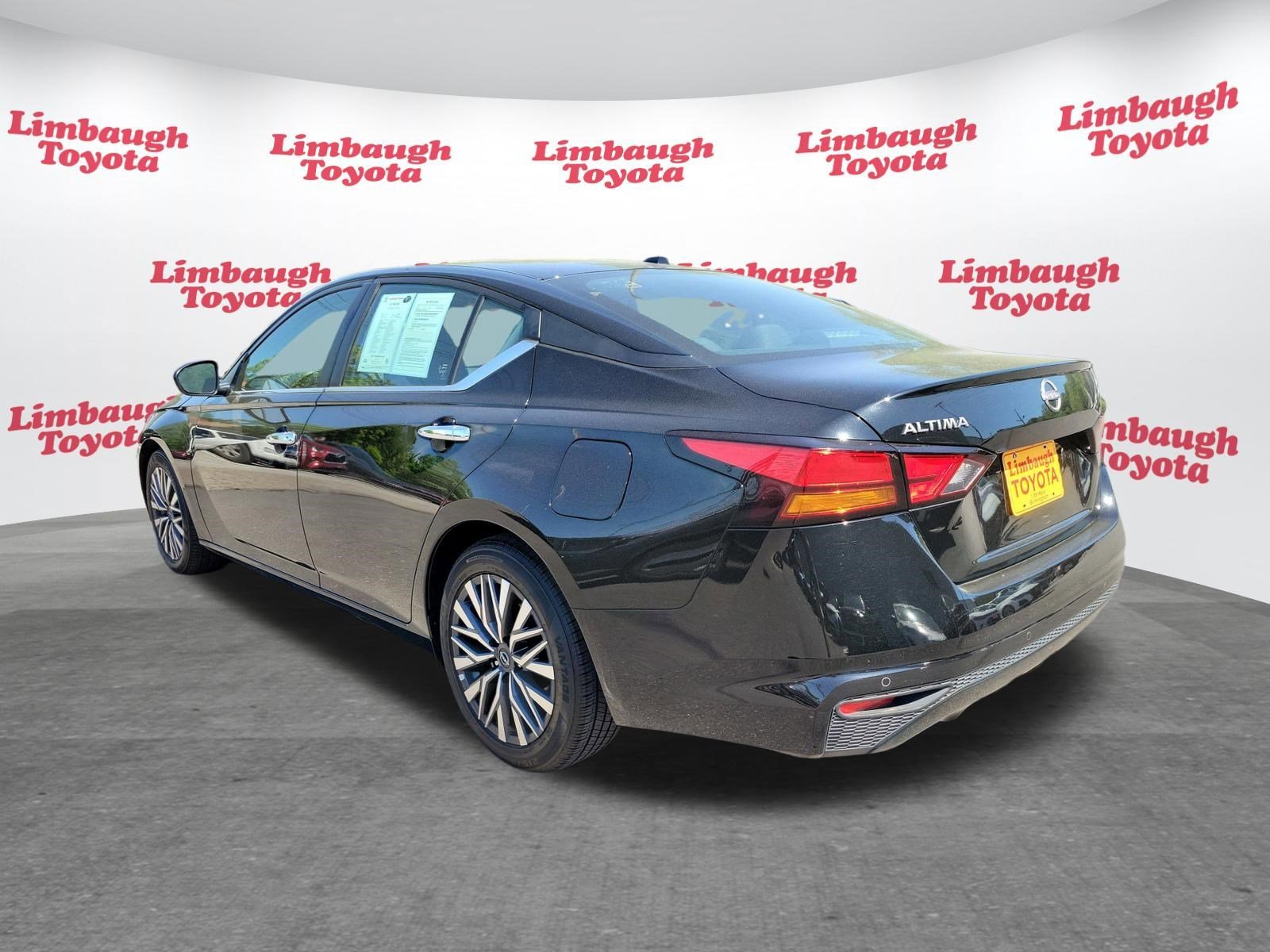 2025 Nissan Altima SV - Photo 25