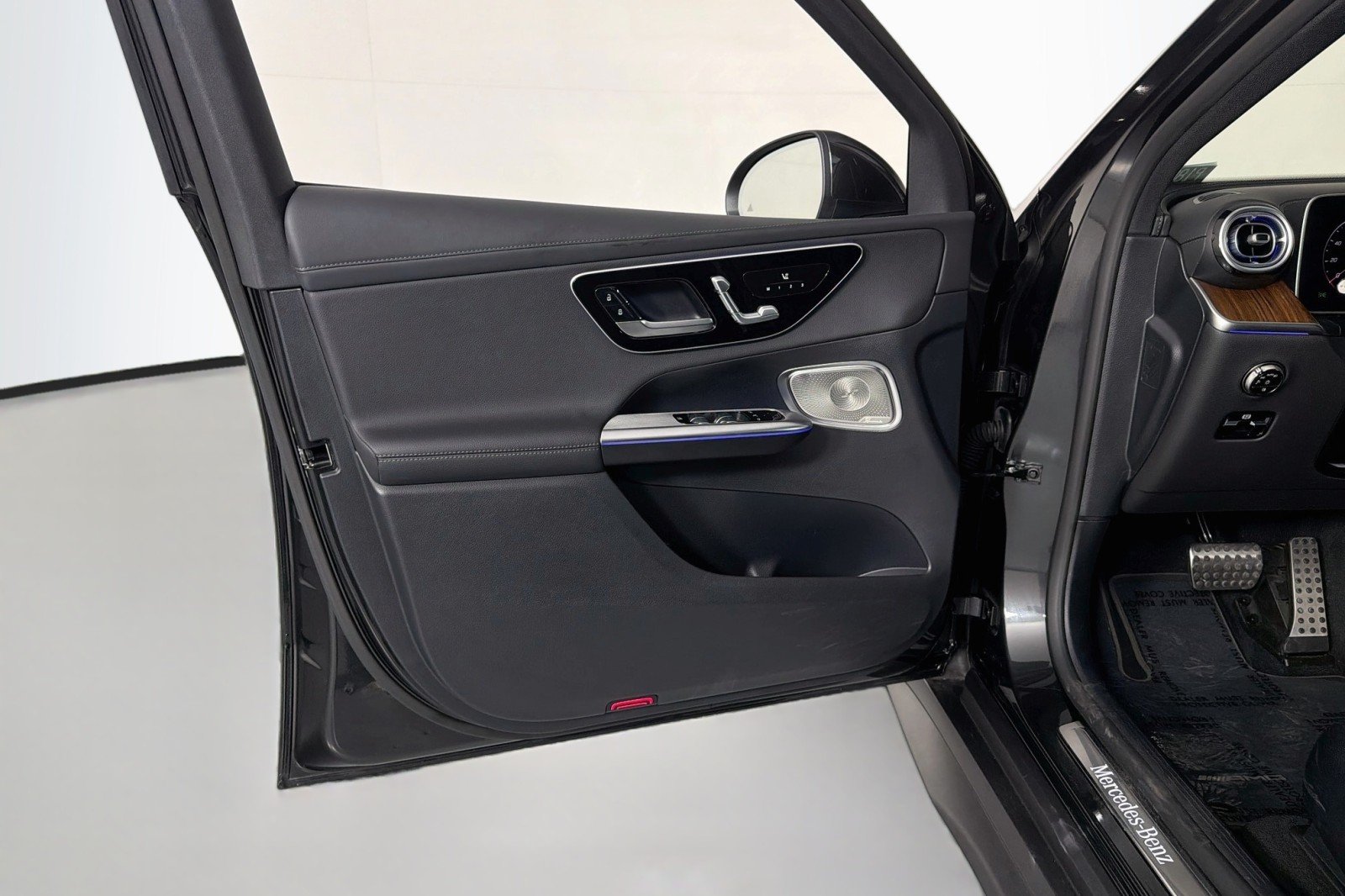 Used 2025 Graphite Grey Metallic Mercedes-Benz 350e image 20