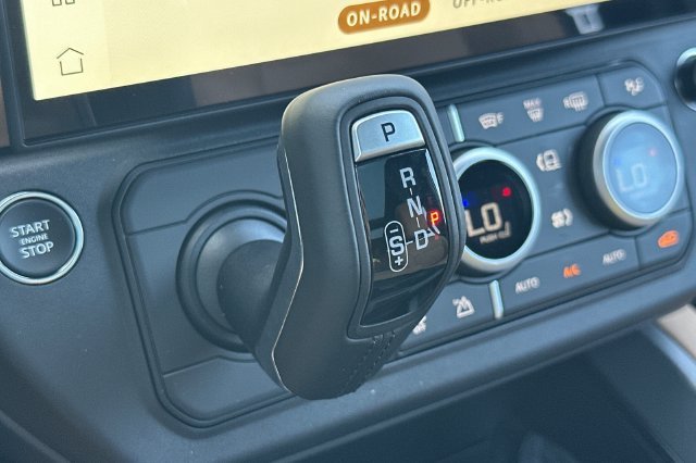 New 2026 Fuji White Land Rover X-Dynamic SE image 21