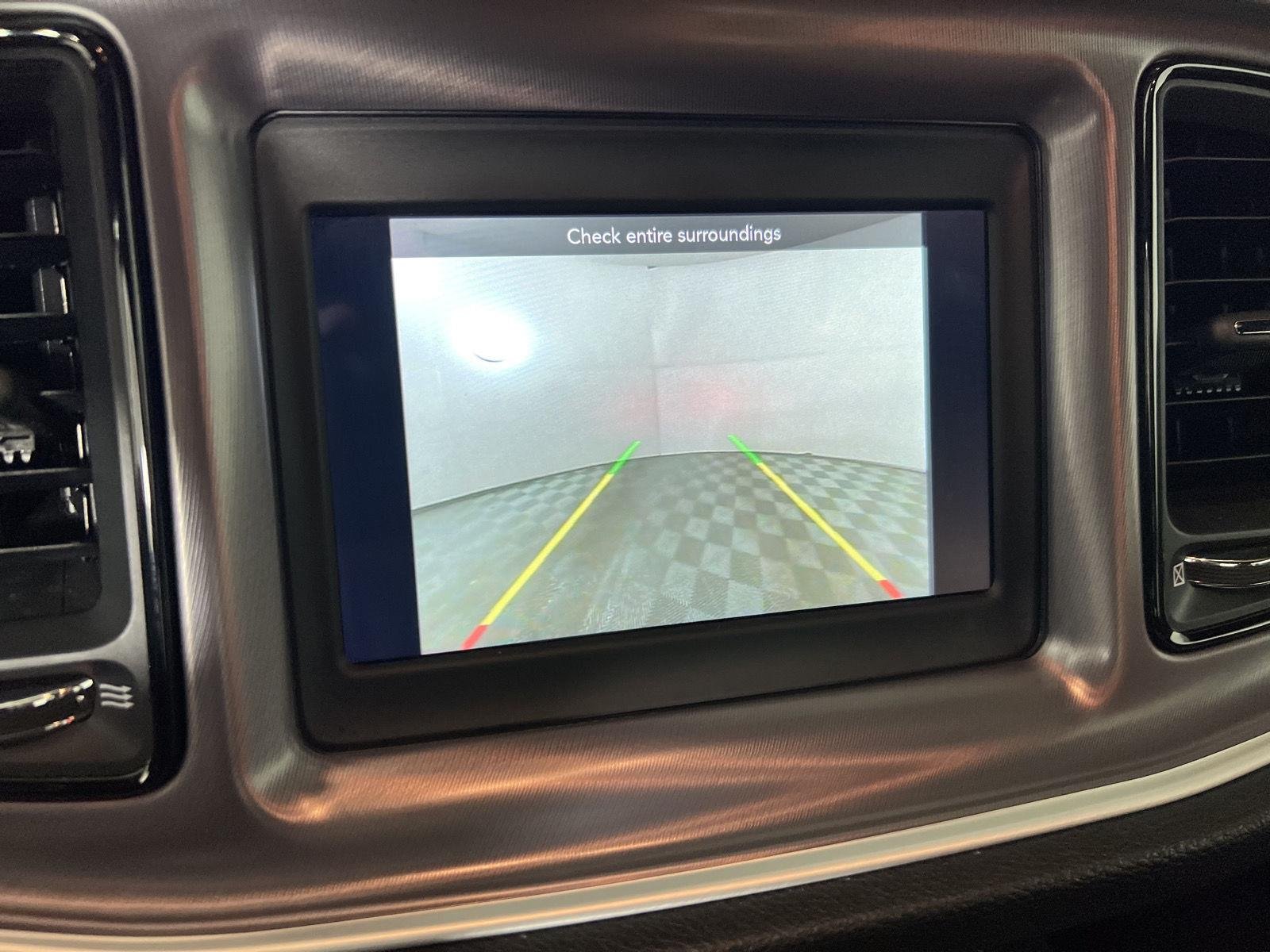Used 2020 Octane Red Pearlcoat Dodge SXT image 9