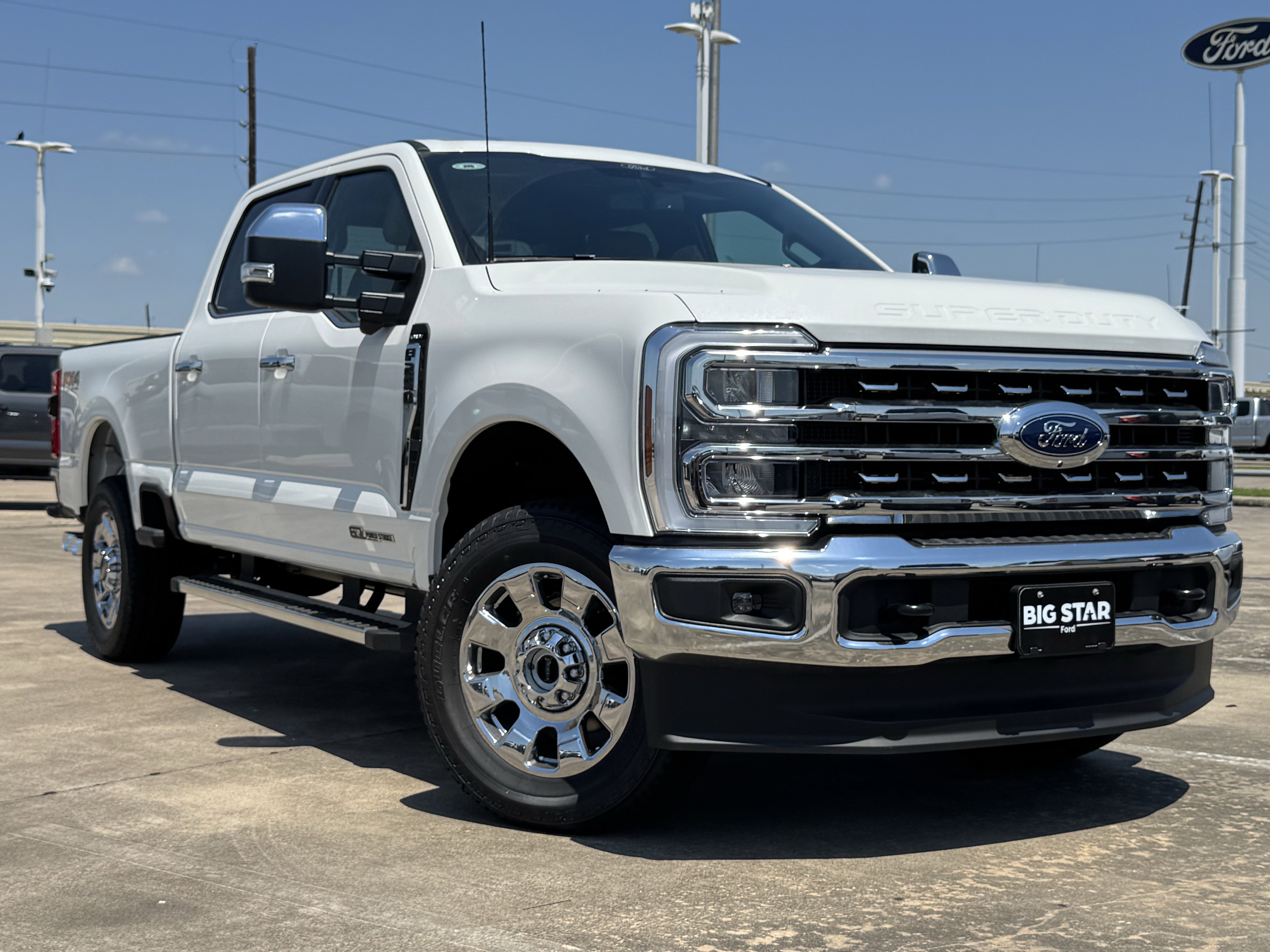 New 2026 Star White Metallic Tri-Coat Ford LARIAT image 2