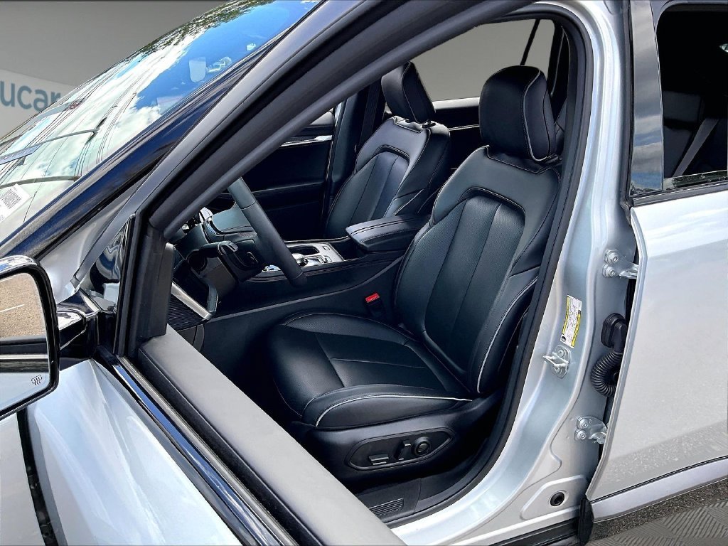 Used 2025 Silver Jeep Limited image 10