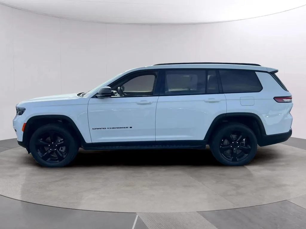 Used 2024 Bright White Clearcoat Jeep Limited image 3