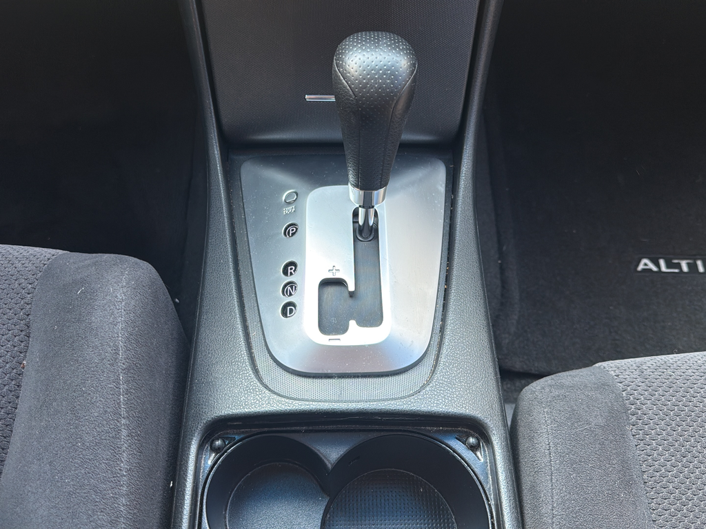 Used 2009 Red Nissan 2.5 S image 23