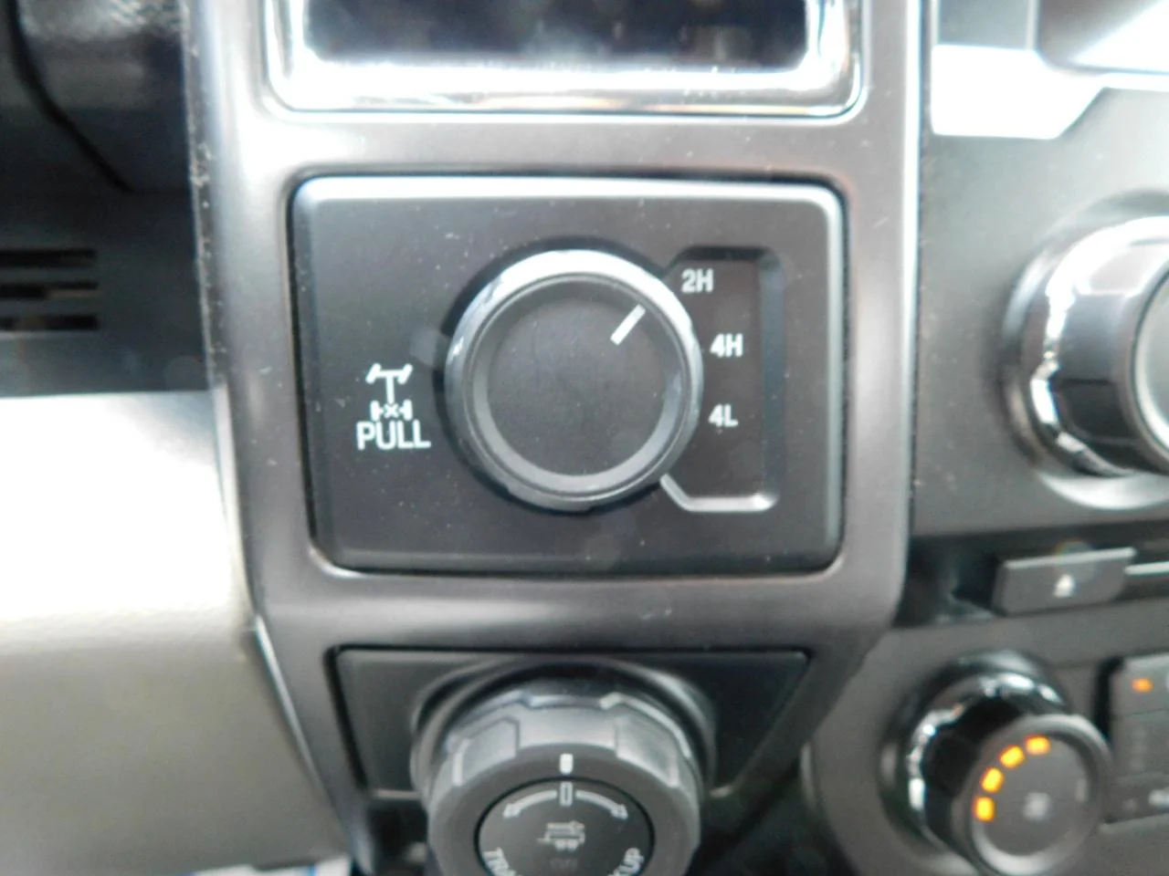 Used 2016 Magnetic Ford 4WD SuperCab 145 in XLT image 33