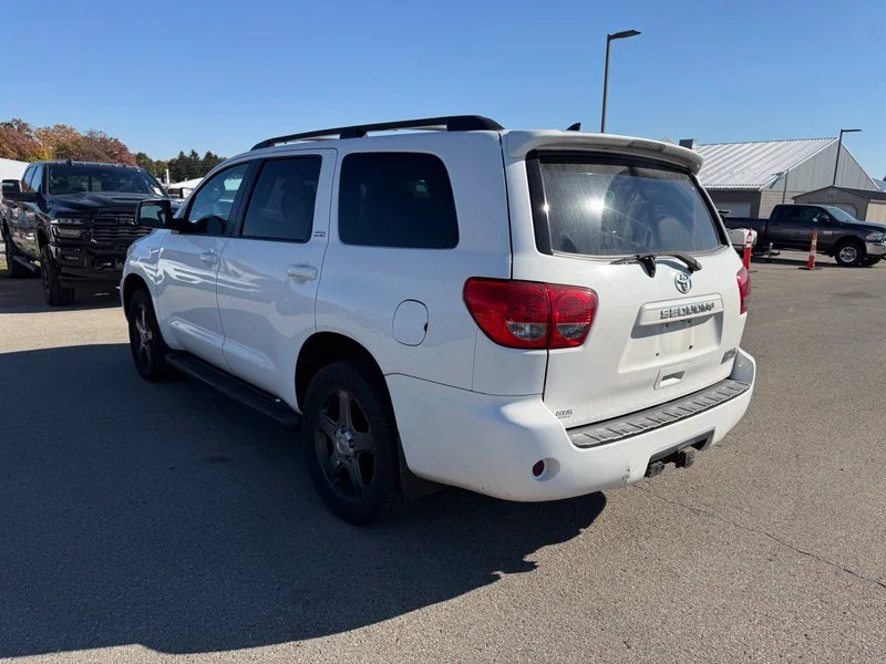 Used 2016 White Toyota SR5 image 17