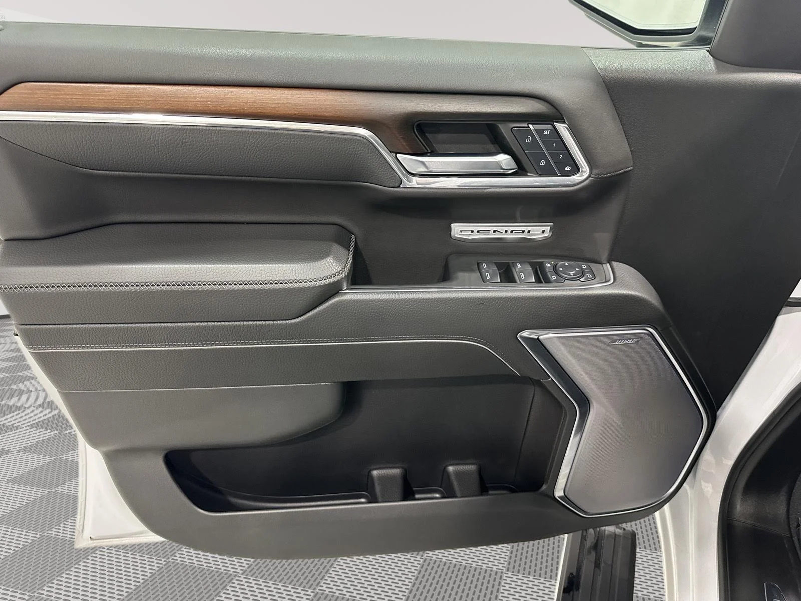 Used 2024 White Frost Tricoat GMC Denali image 22
