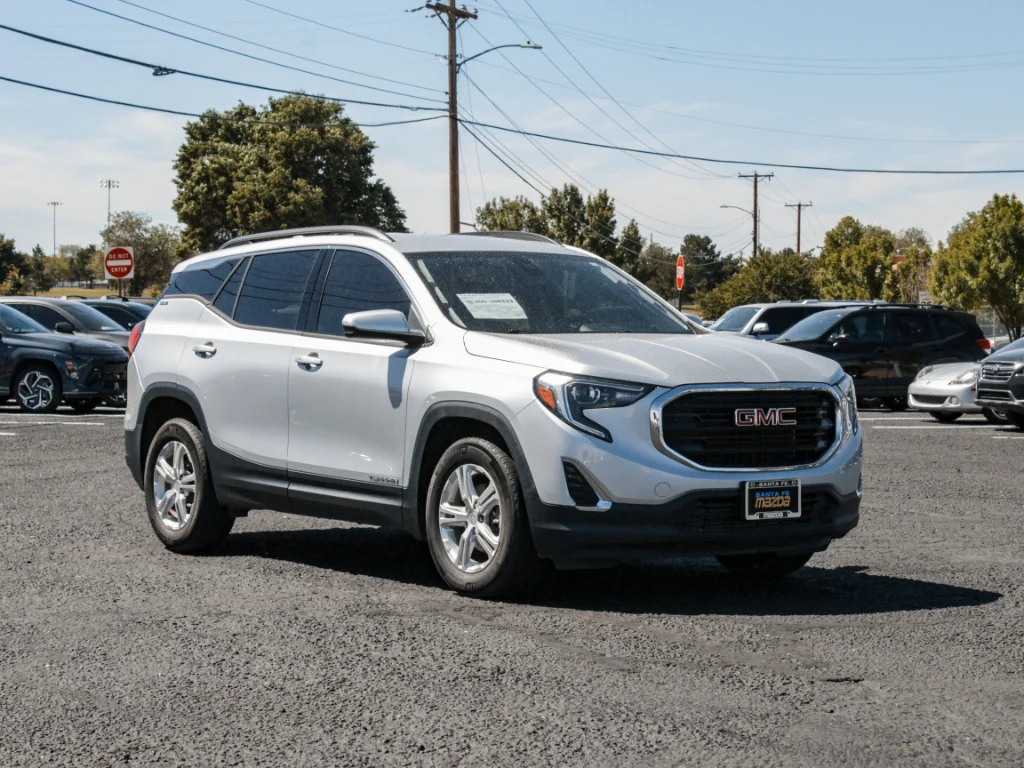 Used 2020 Quicksilver Metallic GMC SLE image 3