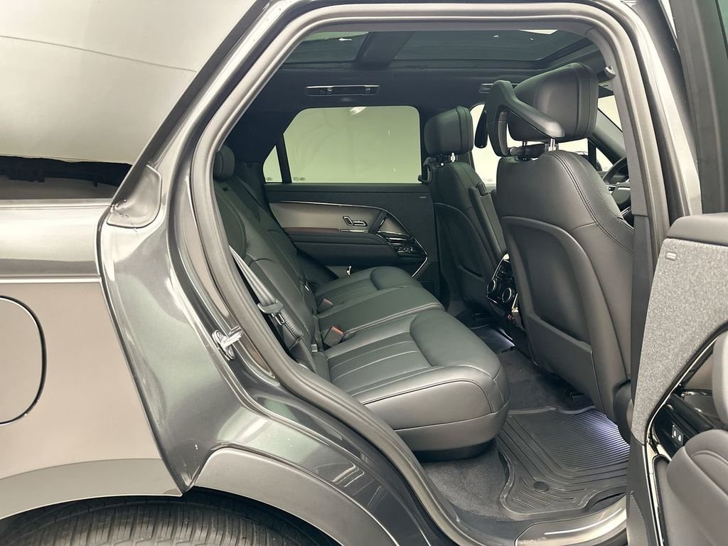 New 2026 Carpathian Grey Land Rover SE image 7