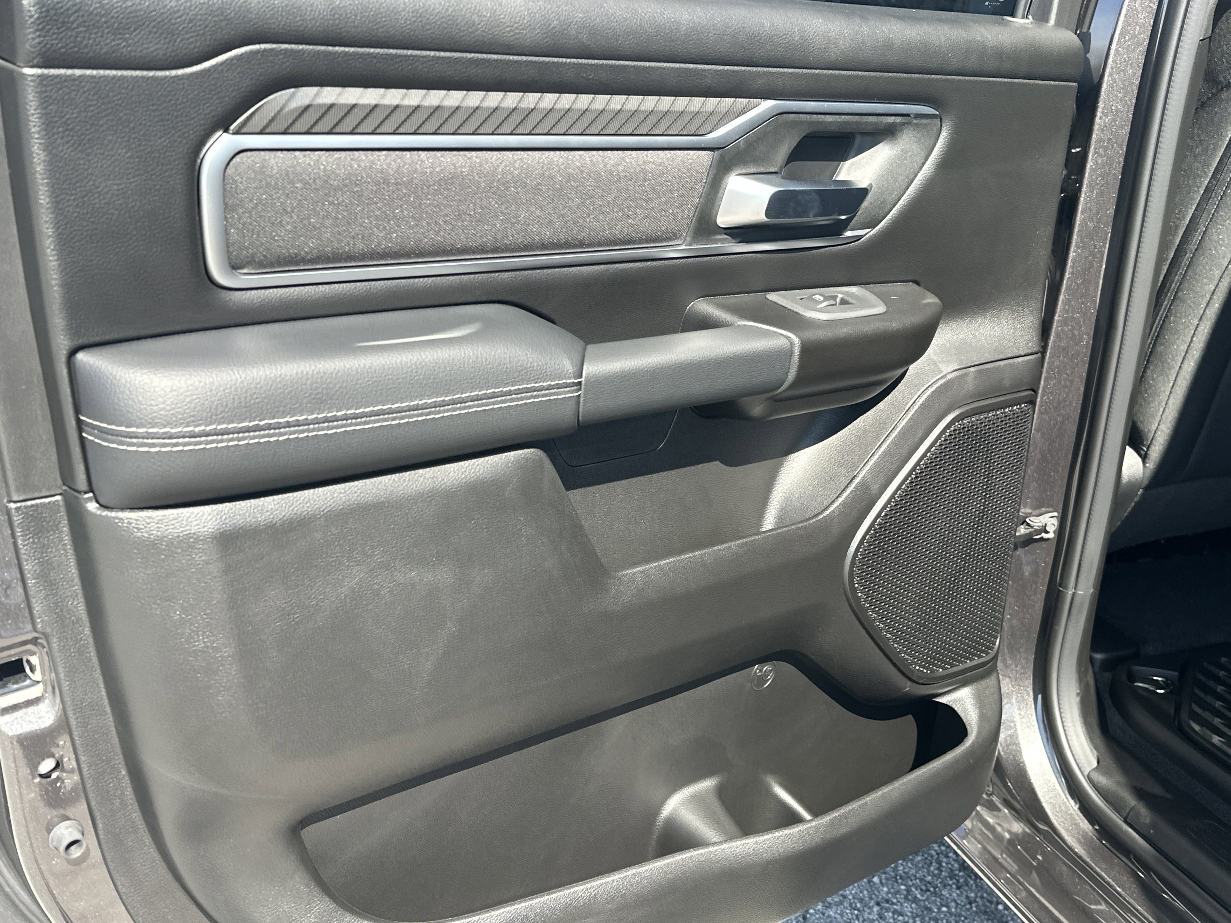 New 2026 Granite Crystal Metallic Clear-Coat Exterior Paint RAM Big Horn image 22