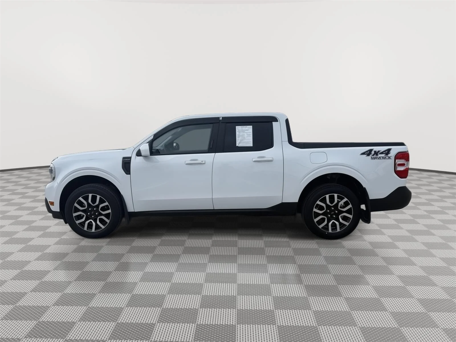 Certified Used 2023 Oxford White Ford LARIAT image 4