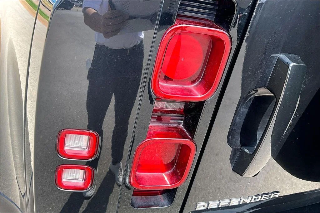 Used 2022 Black Land Rover S image 31