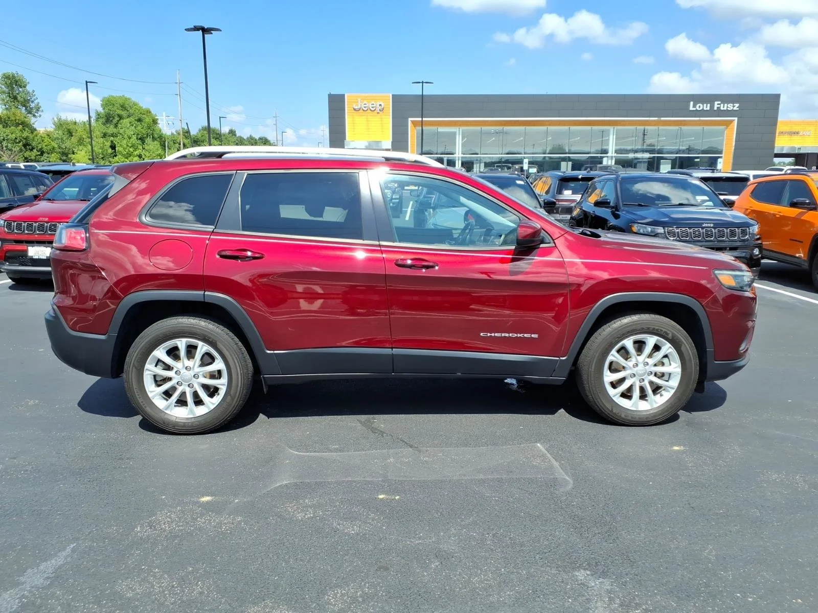 Used 2020 Velvet Red Pearlcoat Jeep Latitude image 28