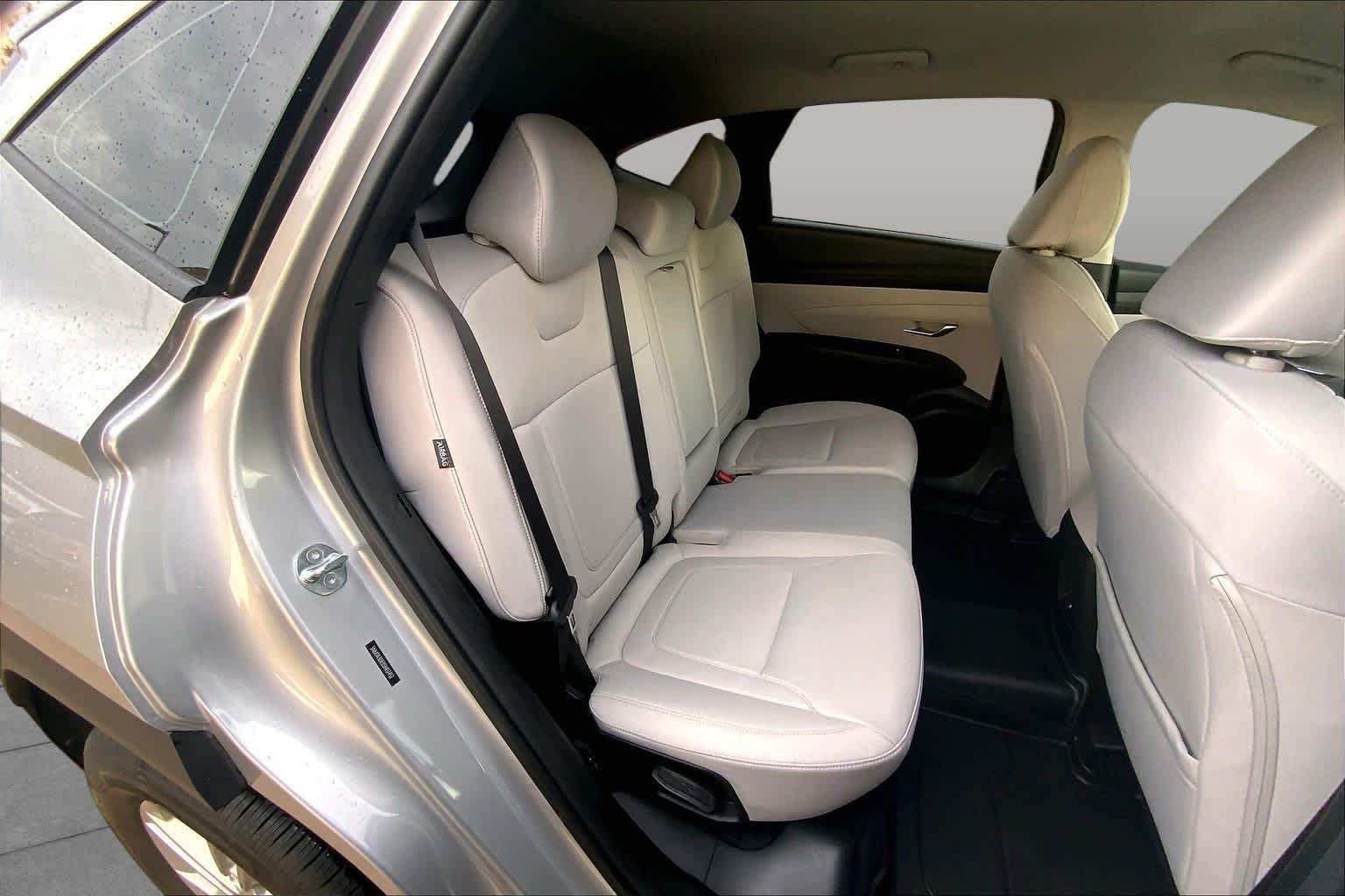 Used 2025 Shimmering Silver Hyundai SE image 20