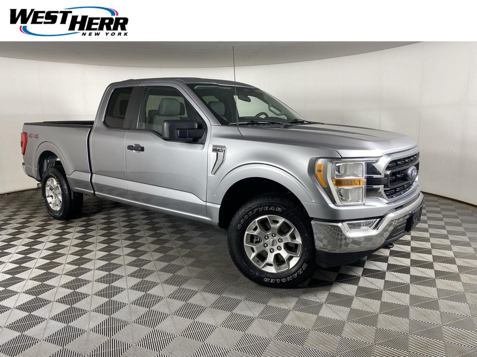 Used 2022 Iconic Silver Ford XLT image 1