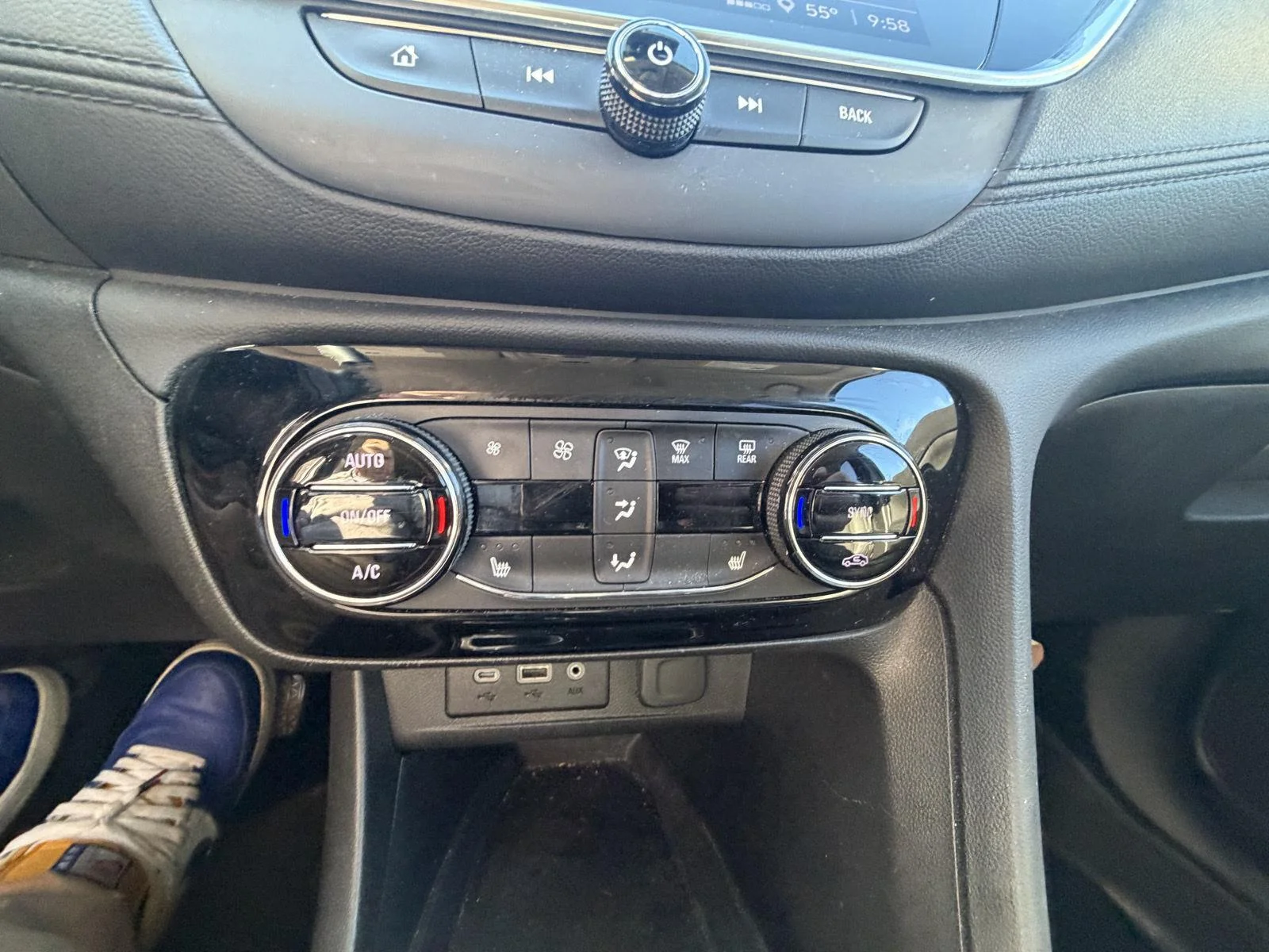 Used 2023 Ebony Twilight Metallic Buick Essence image 21