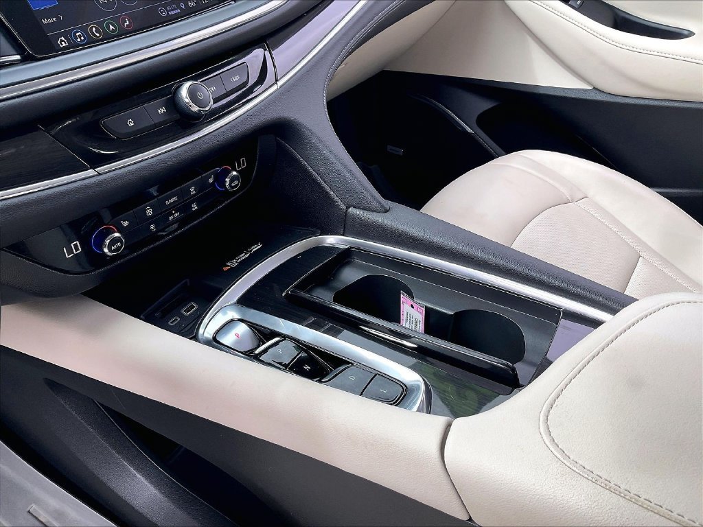 Used 2023 Summit White Buick Essence image 20