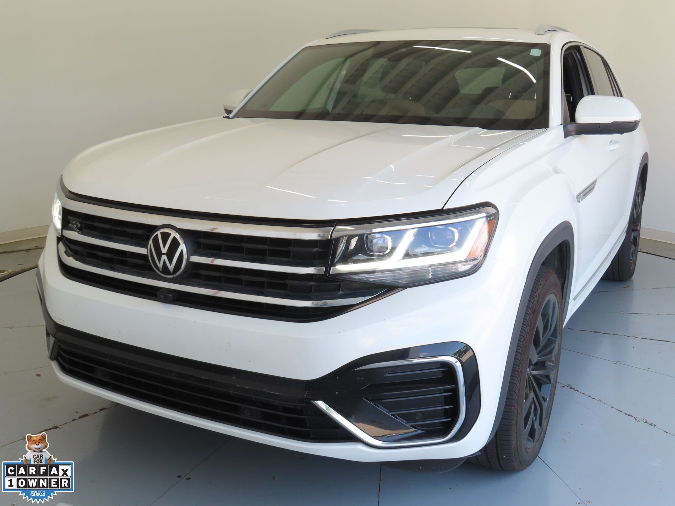 Used 2022 White Volkswagen 3.6L V6 SEL Premium R-Line image 8