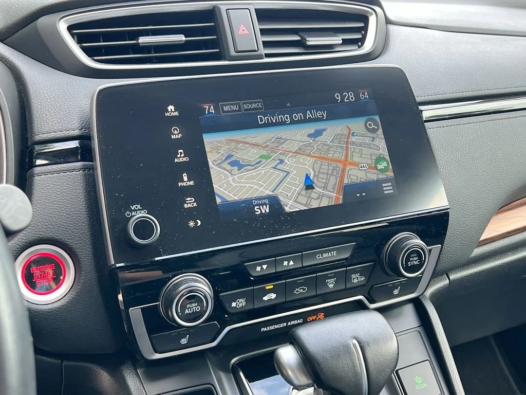 Used 2019 Lunar Silver Metallic Honda Touring image 17