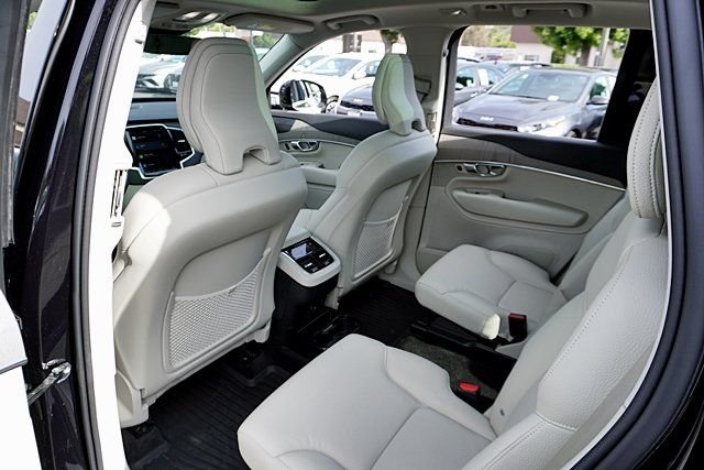 Used 2025 Black Volvo B6 Plus 6-Seater image 17