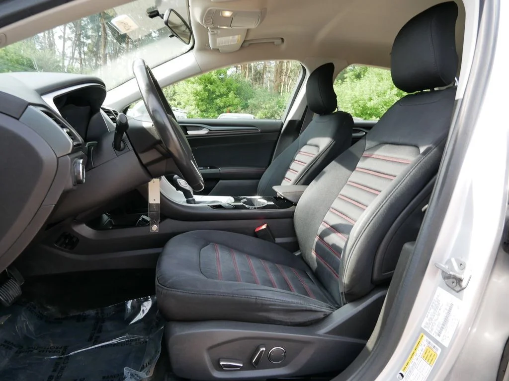 Used 2014 Silver Ford SE image 14