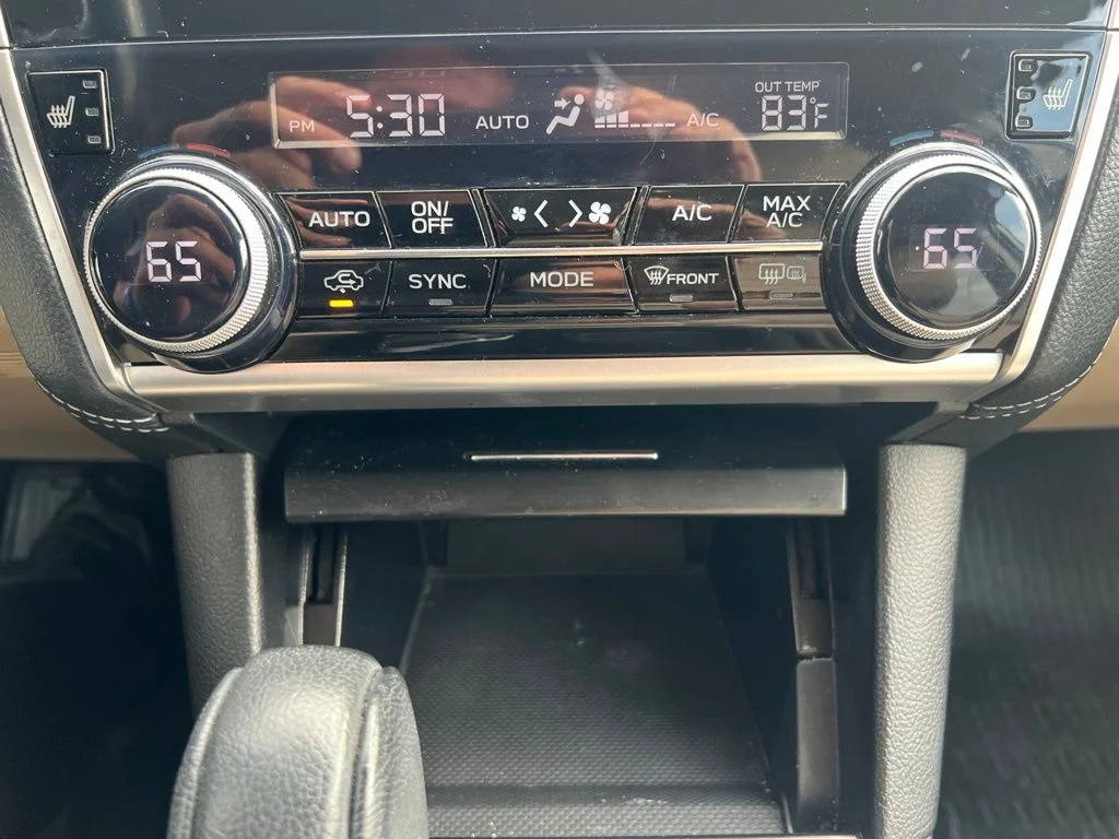 Used 2018 White Subaru 2.5i Premium image 14
