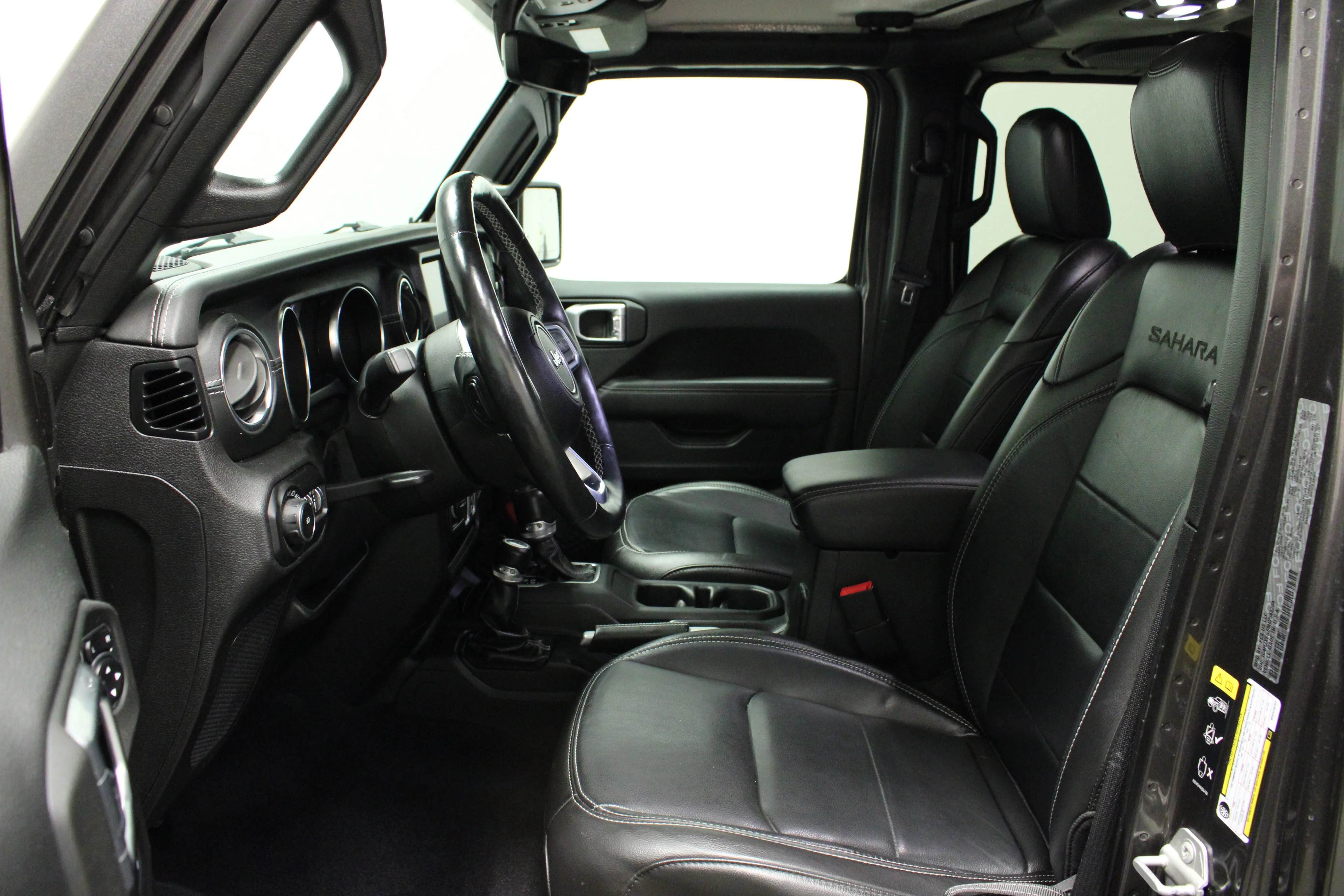 Used 2021 Granite Crystal Metallic Clearcoat Jeep Sahara image 15