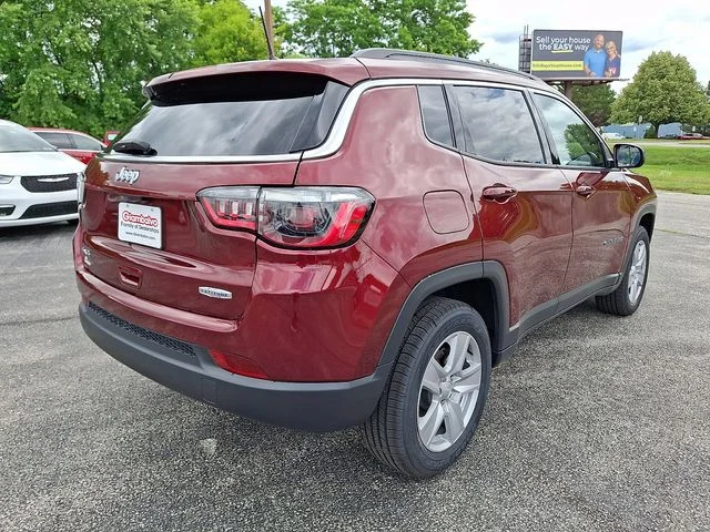 Used 2022 Red Jeep Latitude image 11