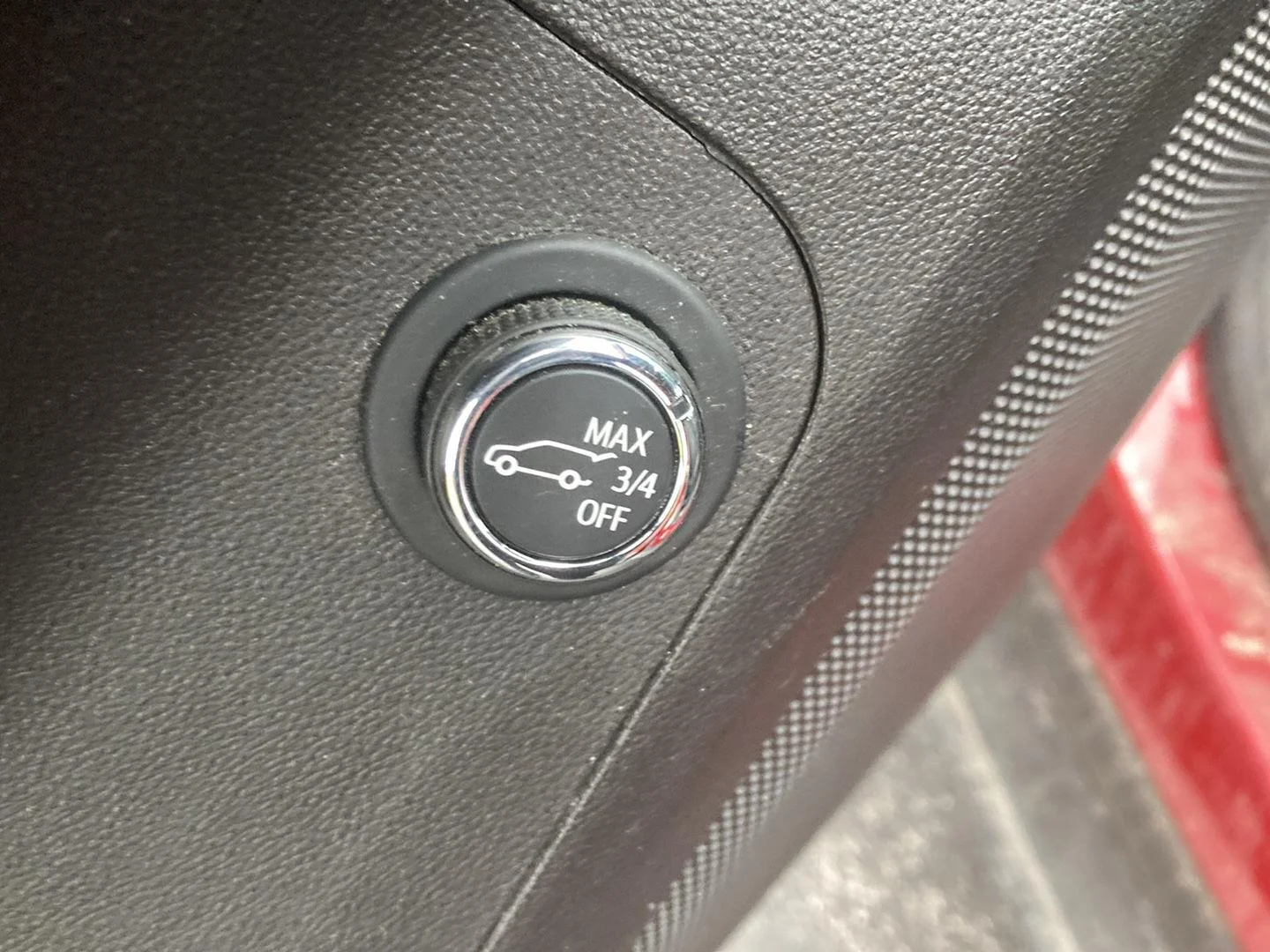 Used 2023 VOLCANIC RED TINTCOAT GMC SLE image 13