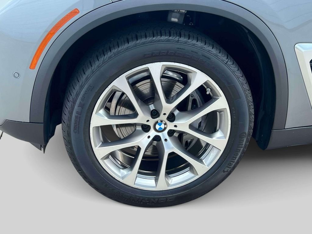 Certified Used 2024 Gray Metallic BMW xDrive40i image 9