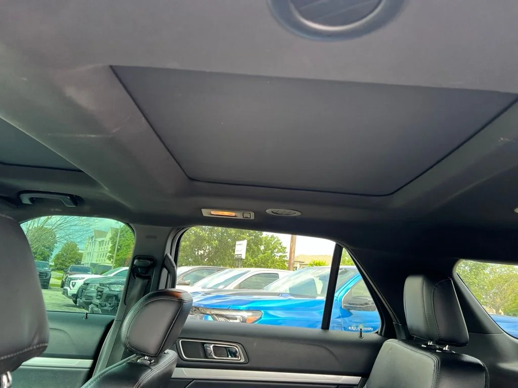 Used 2016 Red Ford XLT image 8