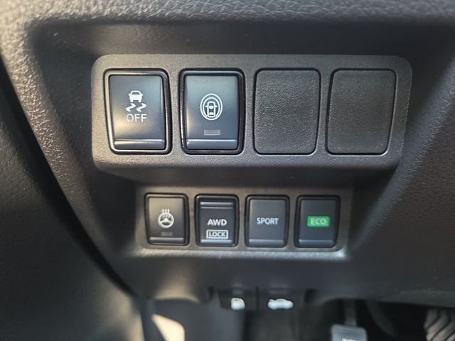 Used 2022 Black Nissan SV image 9
