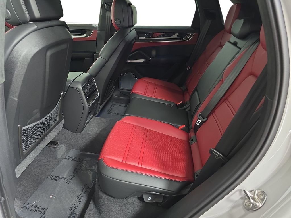 2025 Porsche Cayenne Turbo E-Hybrid - Photo 24