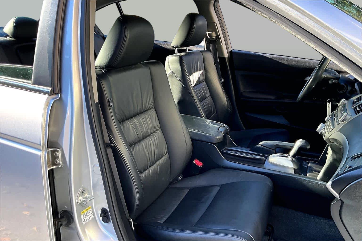 Used 2012 Alabaster Silver Metallic Honda SE image 8