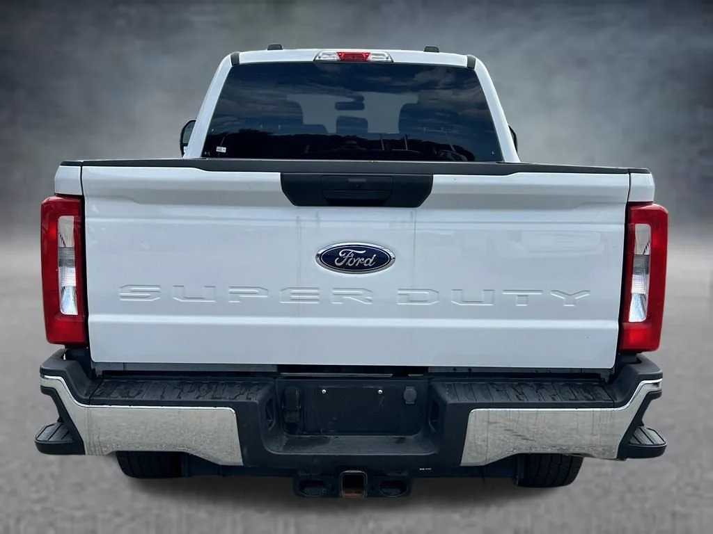 Used 2025 Oxford White Ford XLT image 7