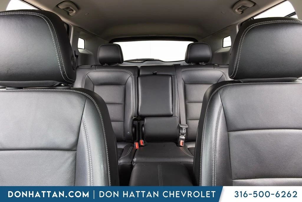 Used 2023 White GMC SLT image 16