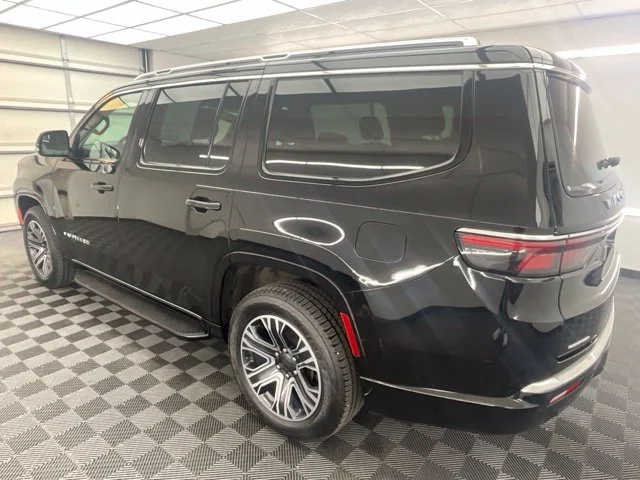 Used 2023 Black Jeep Base image 28