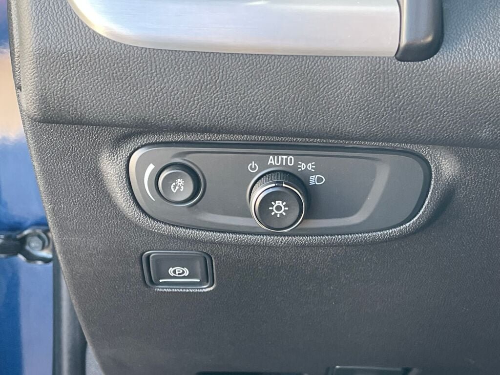 Certified Used 2023 Marine Metallic GMC SLE image 19