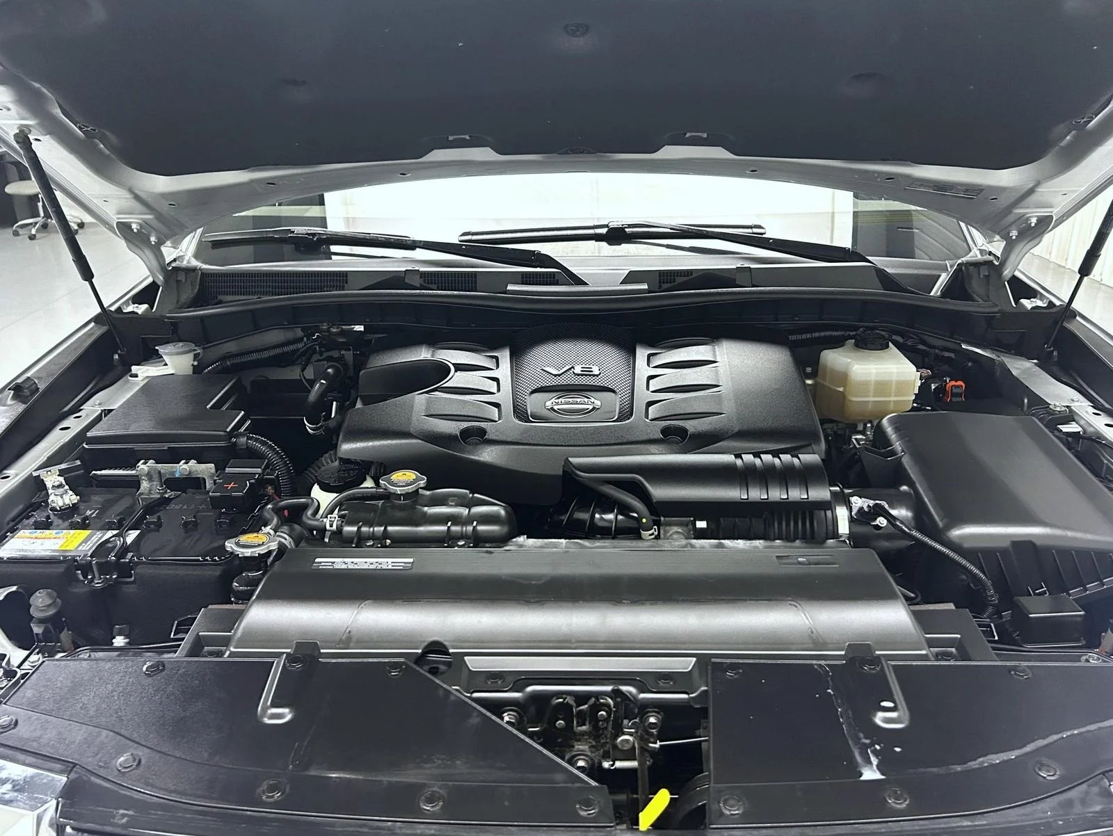 Used 2021 Silver Nissan Platinum image 25