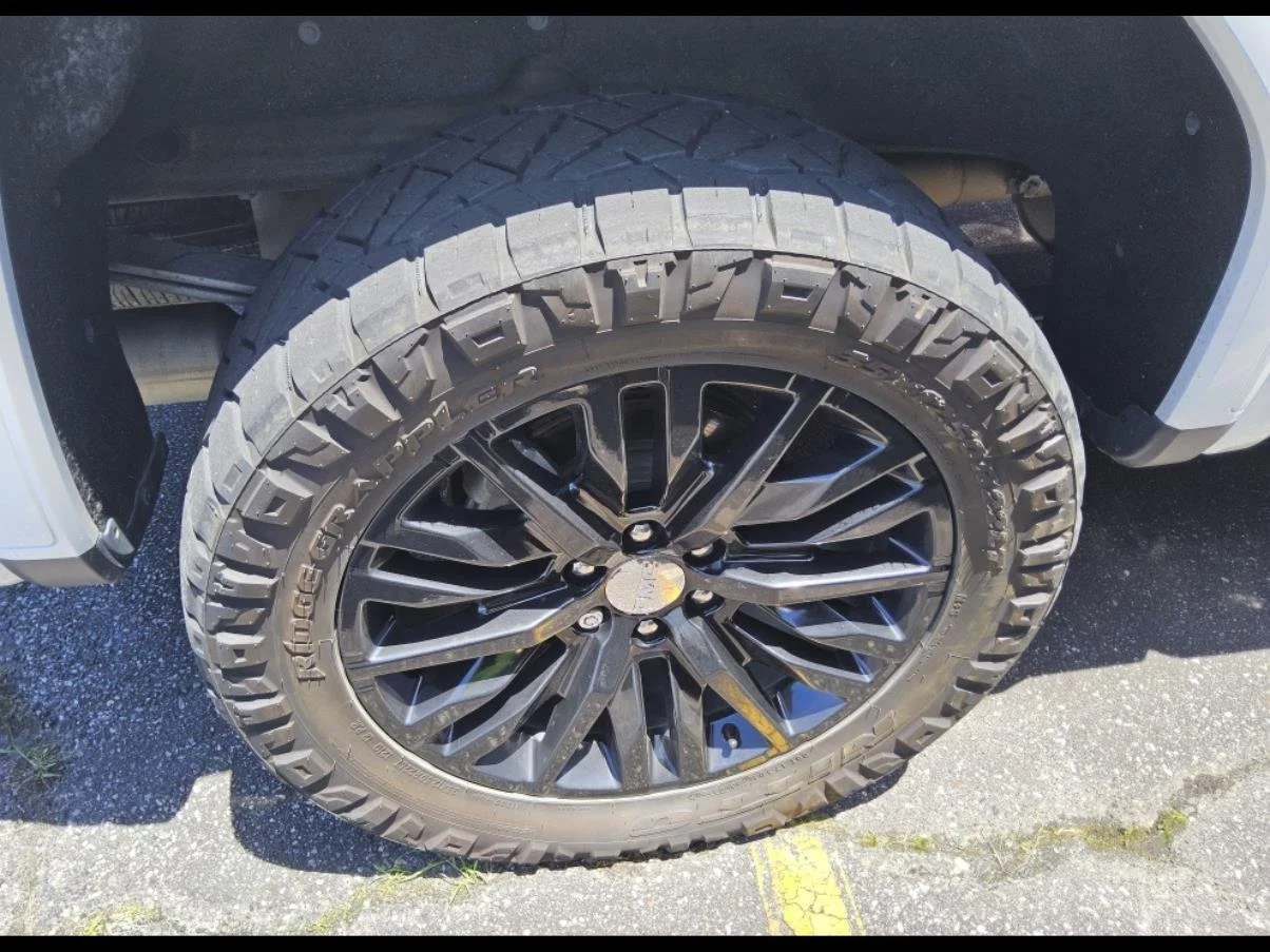 Used 2019 WHITE FROST TRICOAT GMC Denali image 11