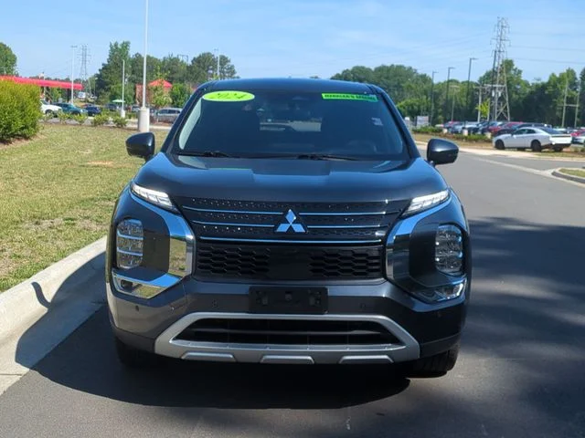 Used 2024  Mitsubishi SE Black Edition image 16