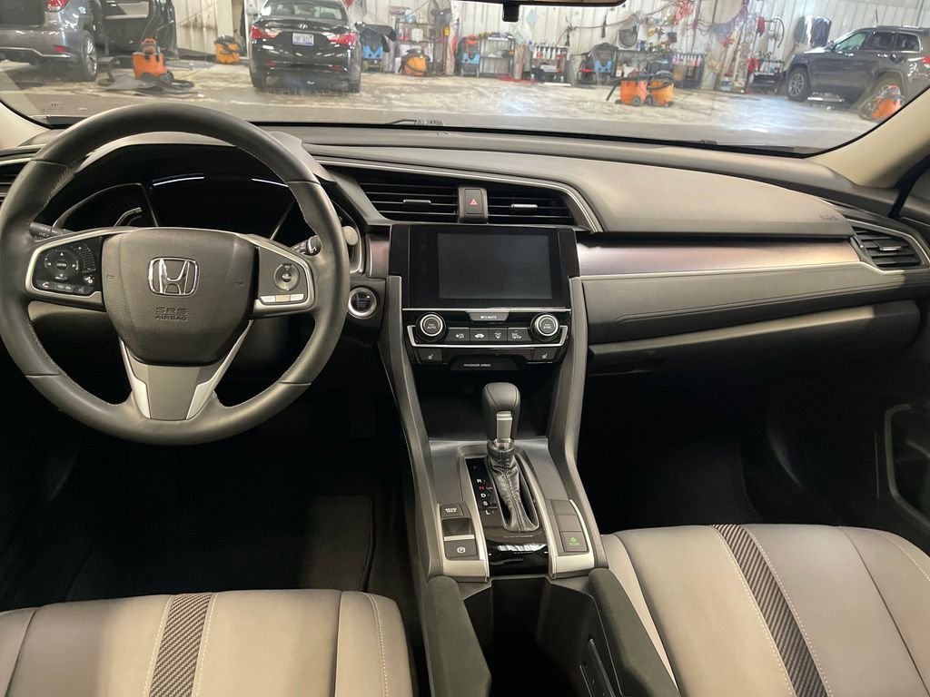 Used 2018  Honda EX-T image 17