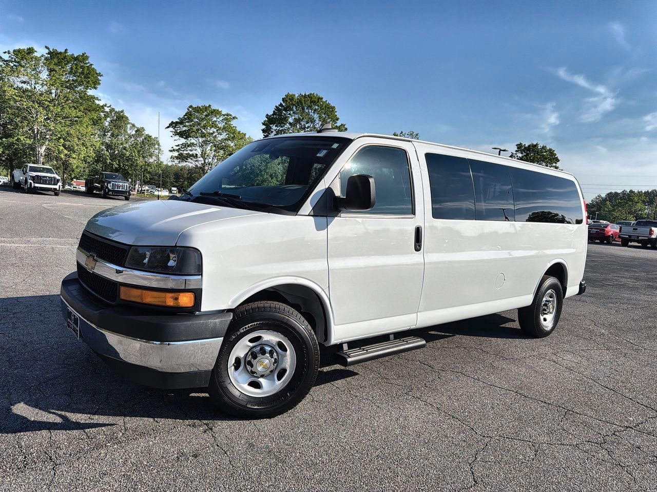 2024 Chevrolet Express 3500 LT Extended's photo