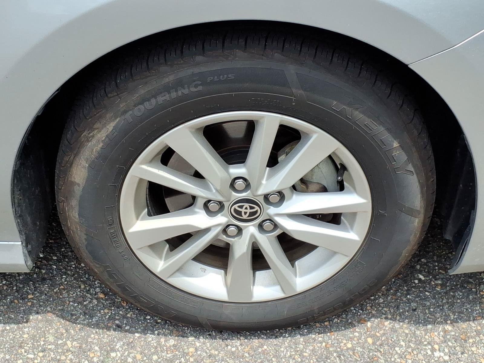 Used 2025  TOYOTA  image 9