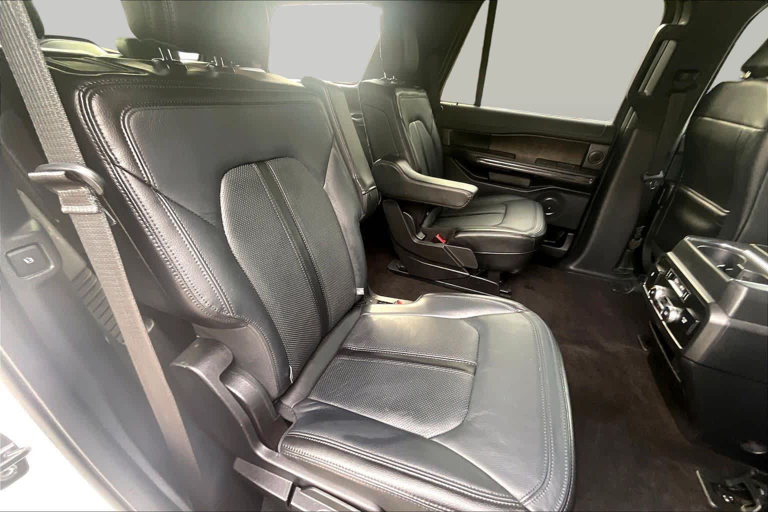 Used 2019 White Platinum Metallic Tri-Coat Ford Limited image 20