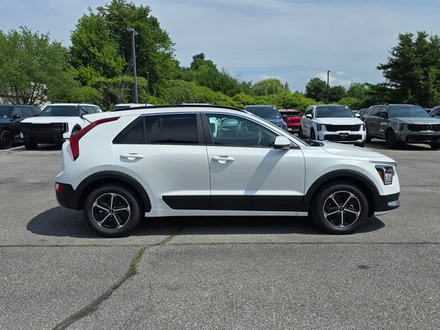 New 2026 Snow White Pearl Kia LX image 9