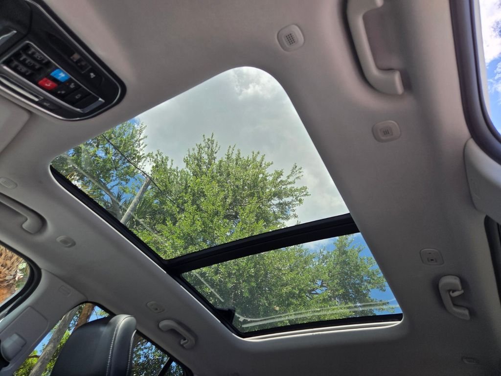 Used 2022 White Jeep Limited image 22